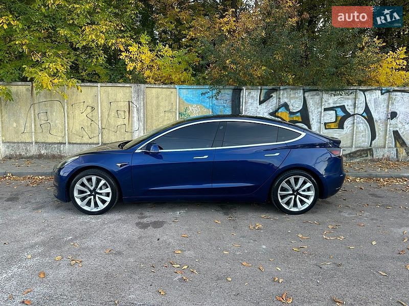Седан Tesla Model 3 2020 в Львові