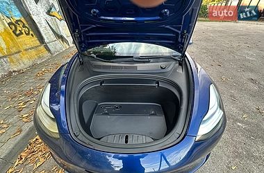 Седан Tesla Model 3 2020 в Львові