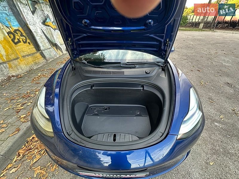 Седан Tesla Model 3 2020 в Львові