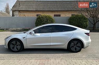 Седан Tesla Model 3 2018 в Ужгороде