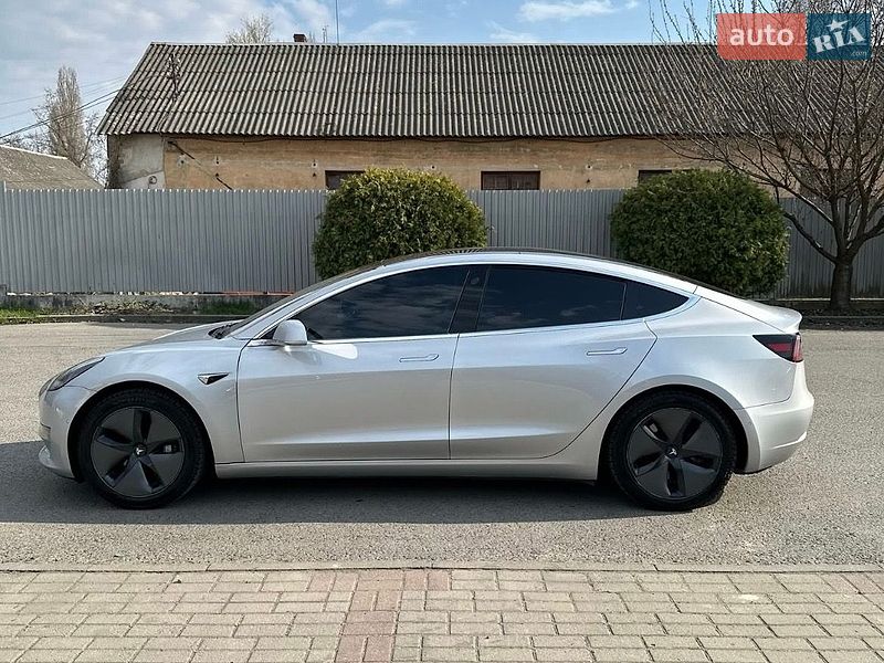 Седан Tesla Model 3 2018 в Ужгороде