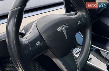 Седан Tesla Model 3 2018 в Ужгороде