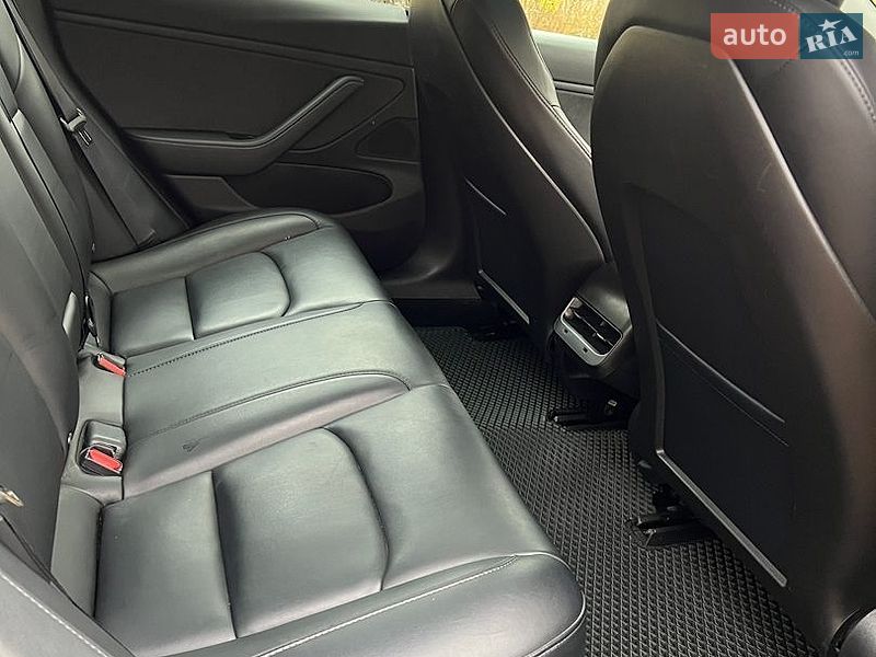 Седан Tesla Model 3 2019 в Славуте