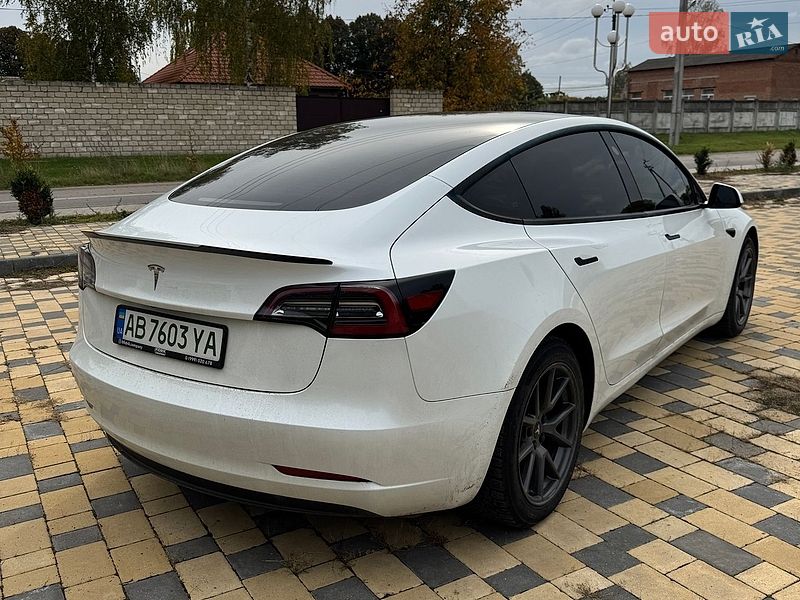 Седан Tesla Model 3 2022 в Виннице
