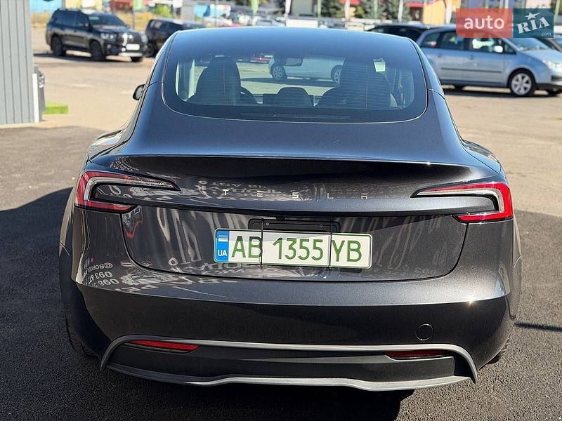 Седан Tesla Model 3 2024 в Вінниці