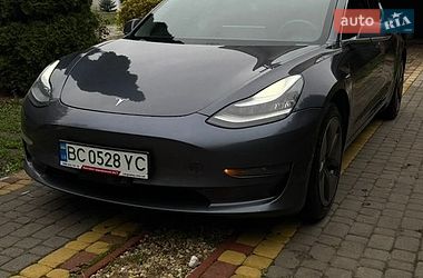 Седан Tesla Model 3 2019 в Львове