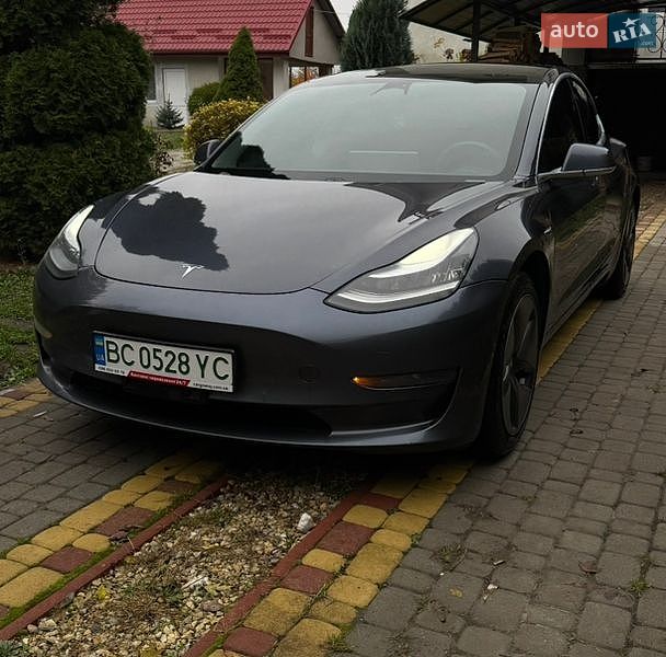 Седан Tesla Model 3 2019 в Львові