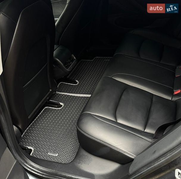 Седан Tesla Model 3 2019 в Львові