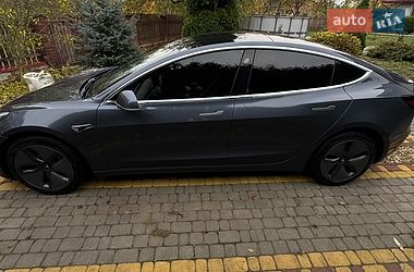 Седан Tesla Model 3 2019 в Львові