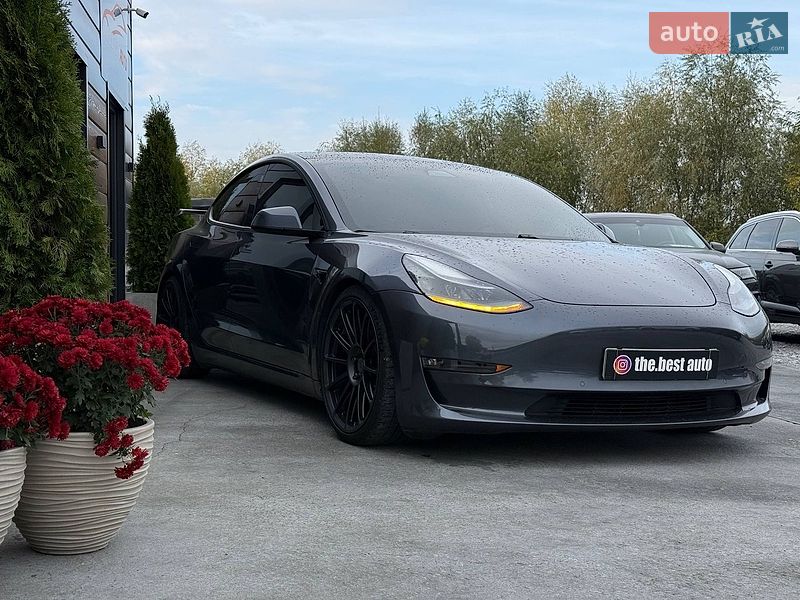 Седан Tesla Model 3 2020 в Рівному