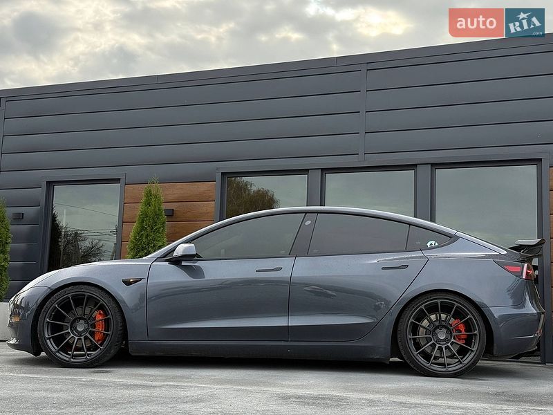 Седан Tesla Model 3 2020 в Рівному
