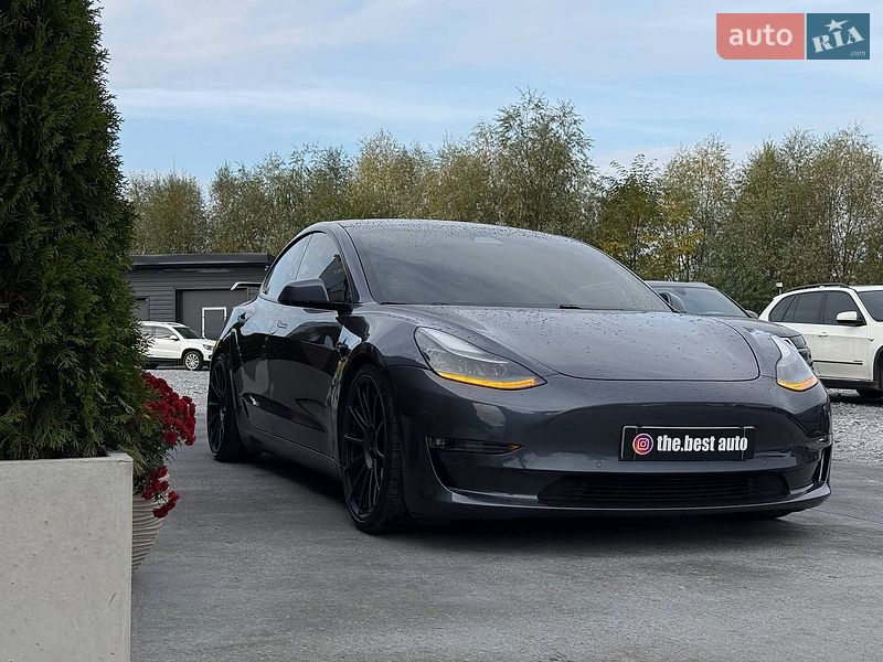 Седан Tesla Model 3 2020 в Рівному
