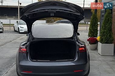Седан Tesla Model 3 2020 в Рівному