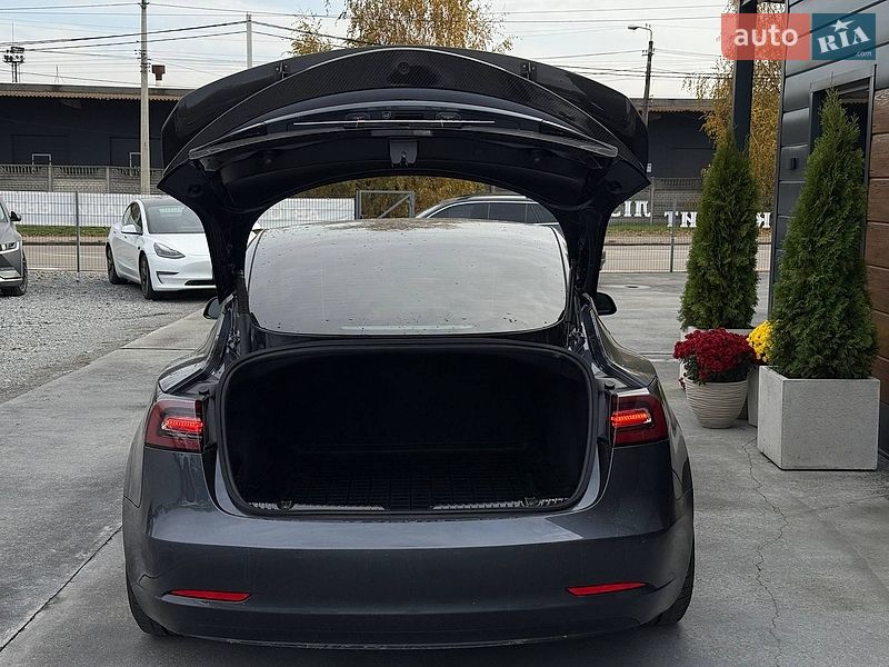 Седан Tesla Model 3 2020 в Рівному