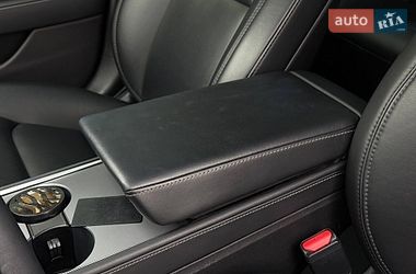 Седан Tesla Model 3 2020 в Рівному
