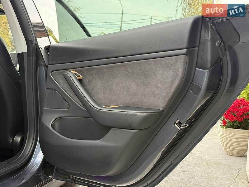 Седан Tesla Model 3 2020 в Рівному