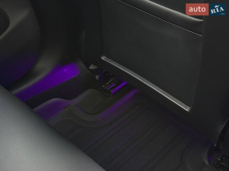 Седан Tesla Model 3 2020 в Рівному