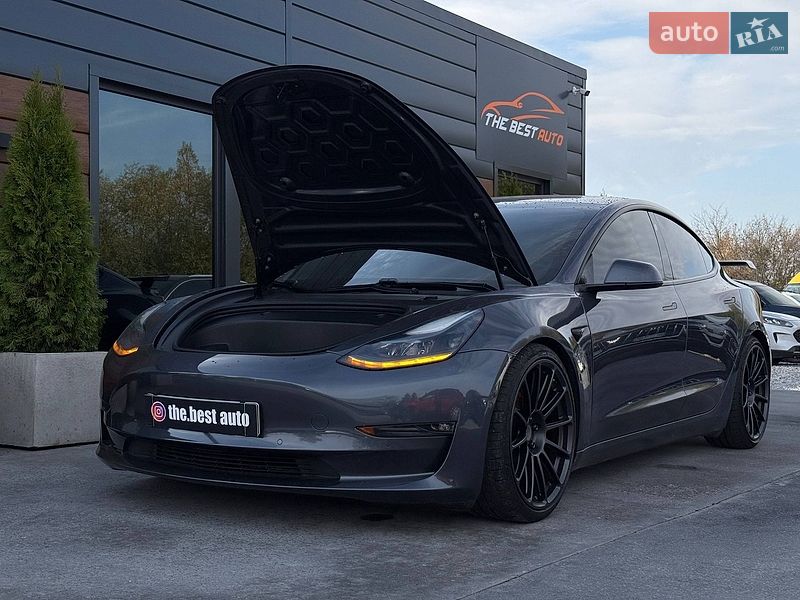 Седан Tesla Model 3 2020 в Рівному