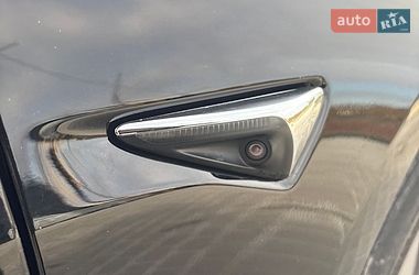 Седан Tesla Model 3 2019 в Дубні