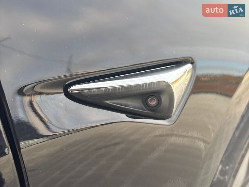 Седан Tesla Model 3 2019 в Дубні