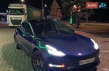 Седан Tesla Model 3 2019 в Львове