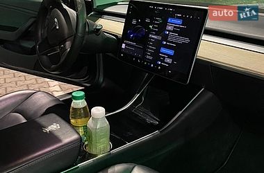 Седан Tesla Model 3 2019 в Львові фото 33 Седан Tesla Model 3 2019 в Львові