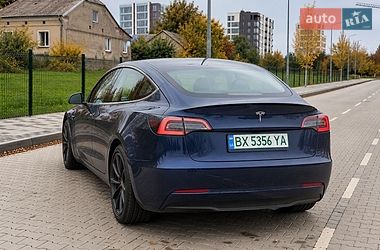 Седан Tesla Model 3 2021 в Черновцах