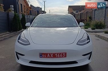 Седан Tesla Model 3 2020 в Києві