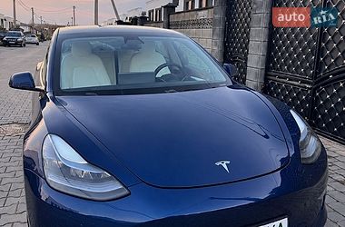 Седан Tesla Model 3 2021 в Ровно