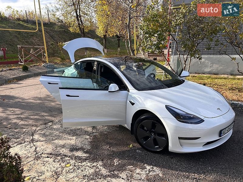 Седан Tesla Model 3 2023 в Днепре