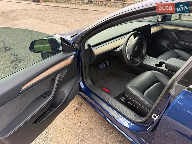Седан Tesla Model 3 2022 в Золочеве