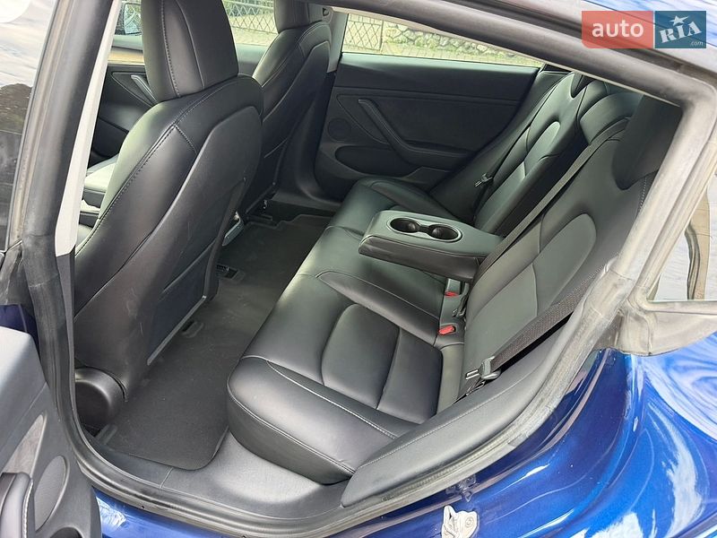 Седан Tesla Model 3 2022 в Золочеве
