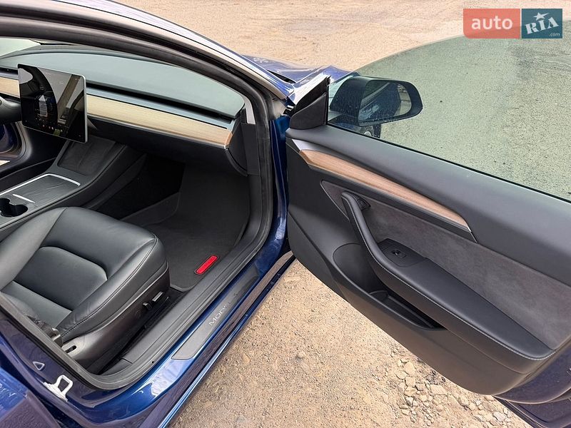Седан Tesla Model 3 2022 в Золочеве