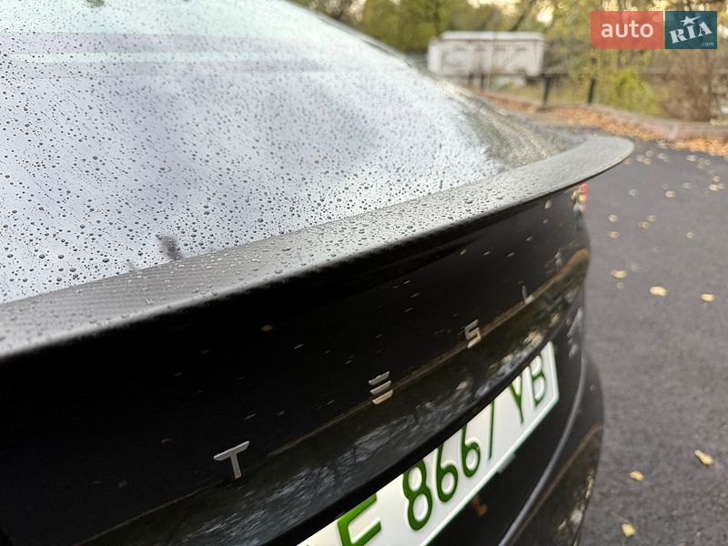 Седан Tesla Model 3 2024 в Кривому Розі
