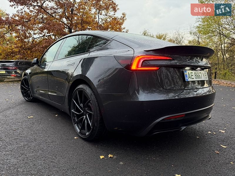 Седан Tesla Model 3 2024 в Кривому Розі