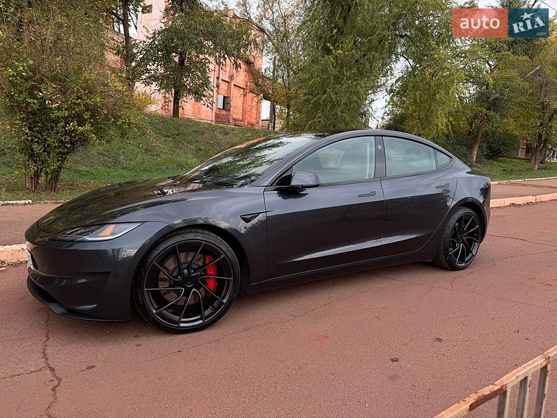 Tesla Model 3 2024