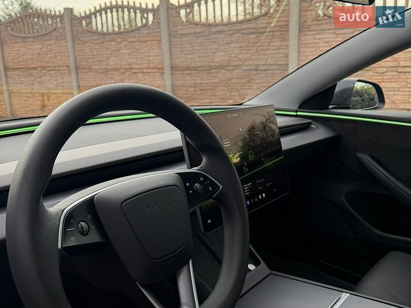Седан Tesla Model 3 2024 в Кривому Розі