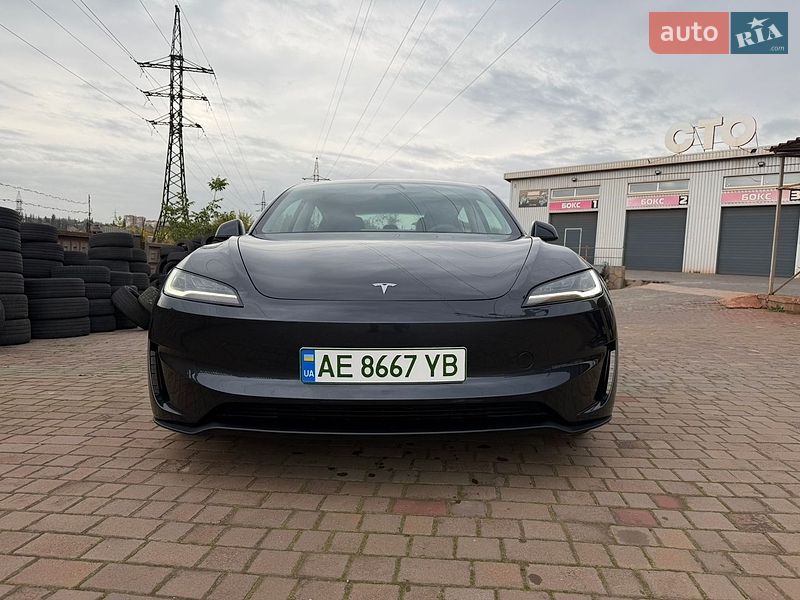 Седан Tesla Model 3 2024 в Кривому Розі