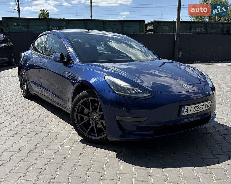 Седан Tesla Model 3 2020 в Киеве