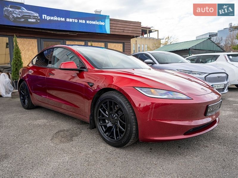 Седан Tesla Model 3 2024 в Киеве