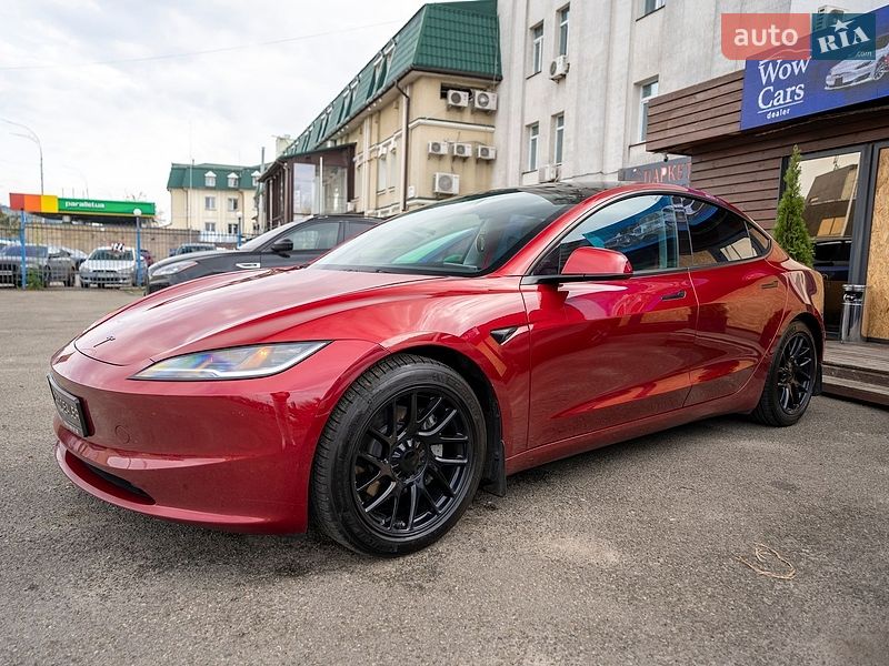 Седан Tesla Model 3 2024 в Киеве