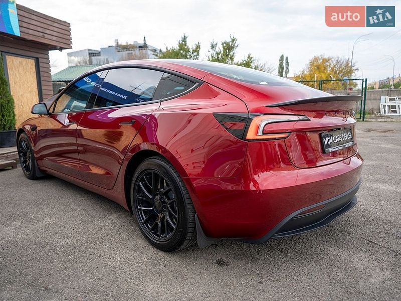 Седан Tesla Model 3 2024 в Киеве