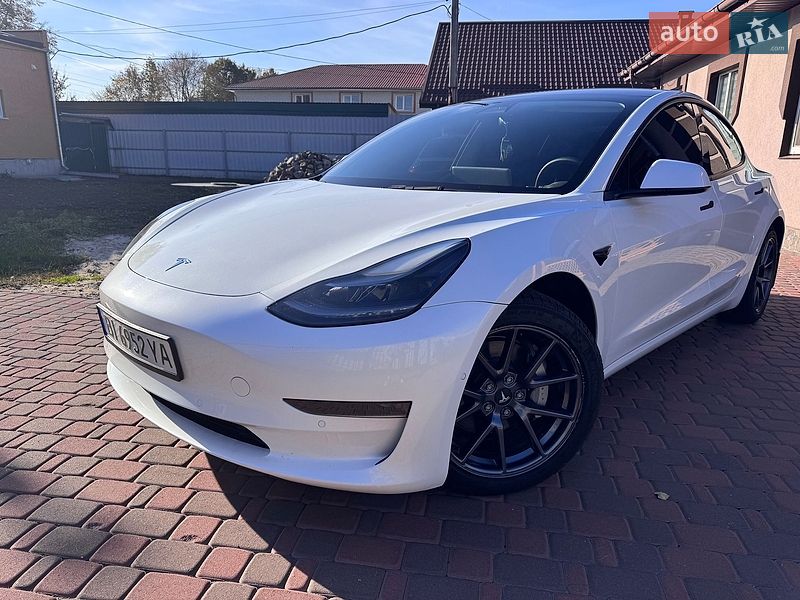 Седан Tesla Model 3 2021 в Миргороді