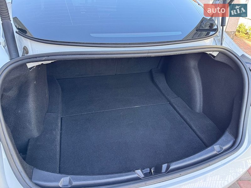 Седан Tesla Model 3 2021 в Миргороді