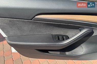 Седан Tesla Model 3 2021 в Миргороді