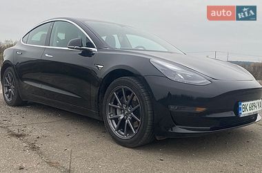 Седан Tesla Model 3 2019 в Сарнах