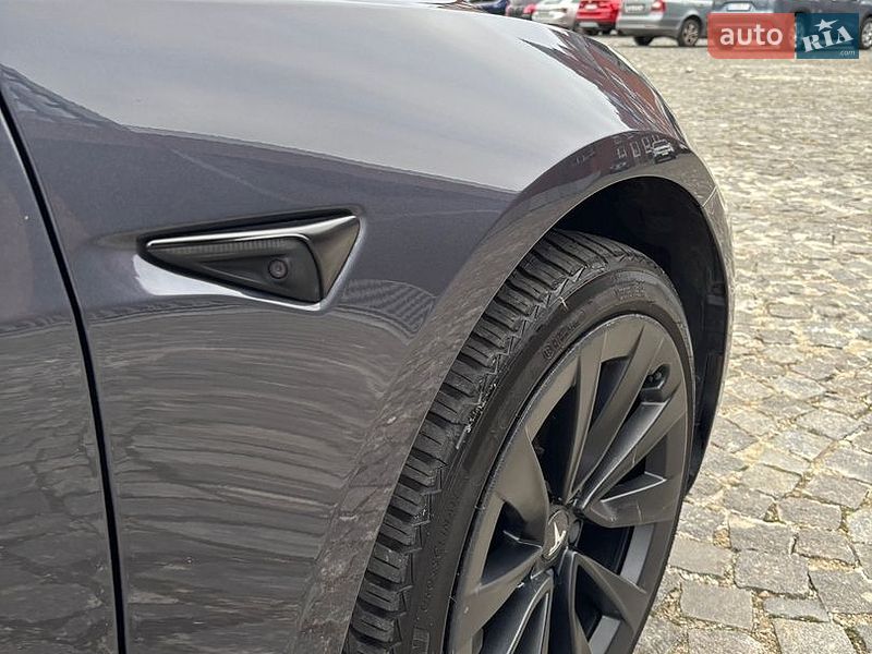 Седан Tesla Model 3 2023 в Днепре