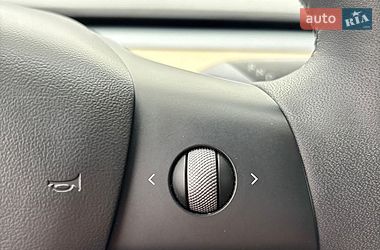 Седан Tesla Model 3 2023 в Днепре