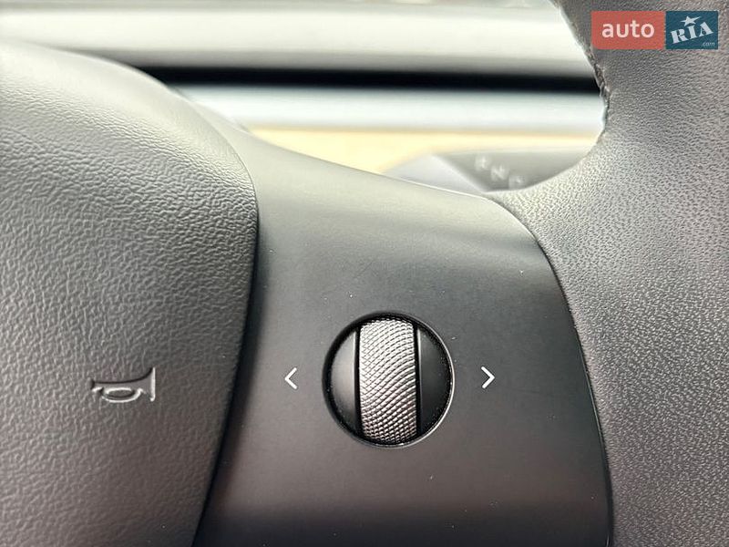 Седан Tesla Model 3 2023 в Днепре