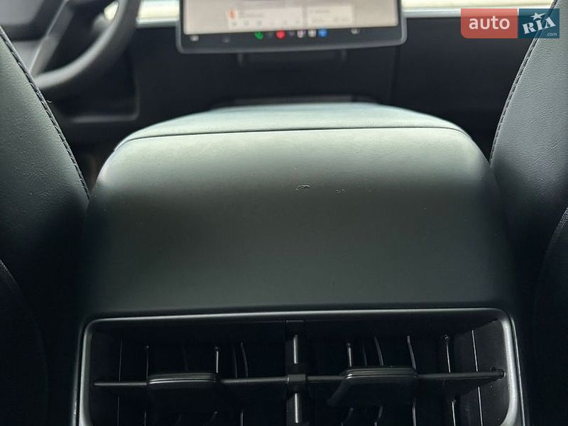 Седан Tesla Model 3 2023 в Днепре